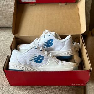Like New - New Balance Tennis Sneakers